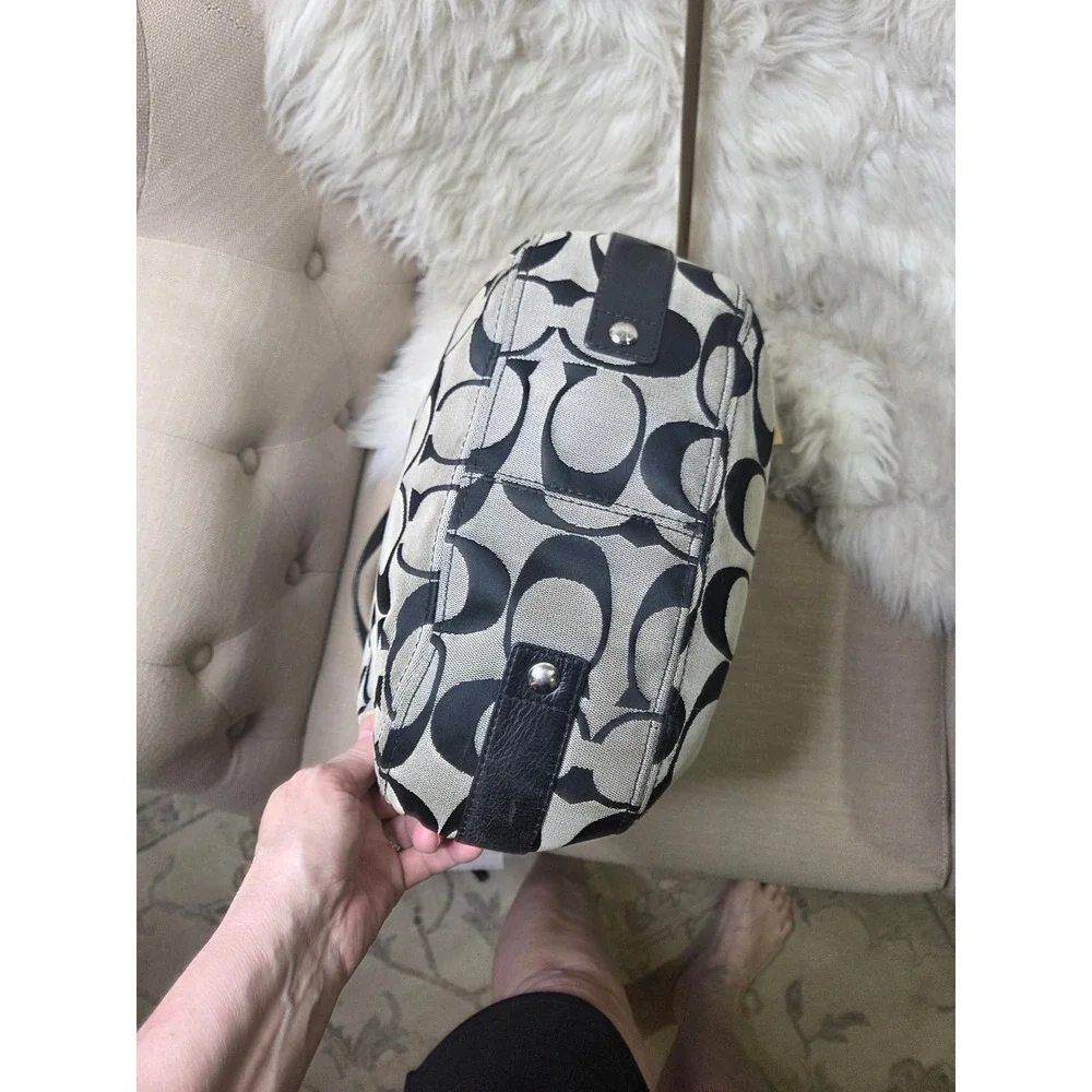 C192 Coach Zoe signature bag - Picture 6 of 9